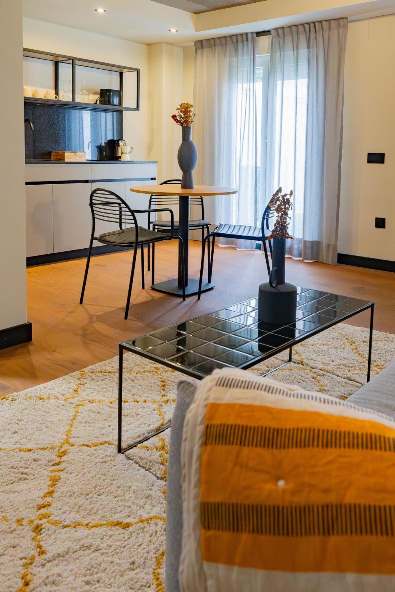 Bubu - Apartamentos En El Centro マラガ エクステリア 写真