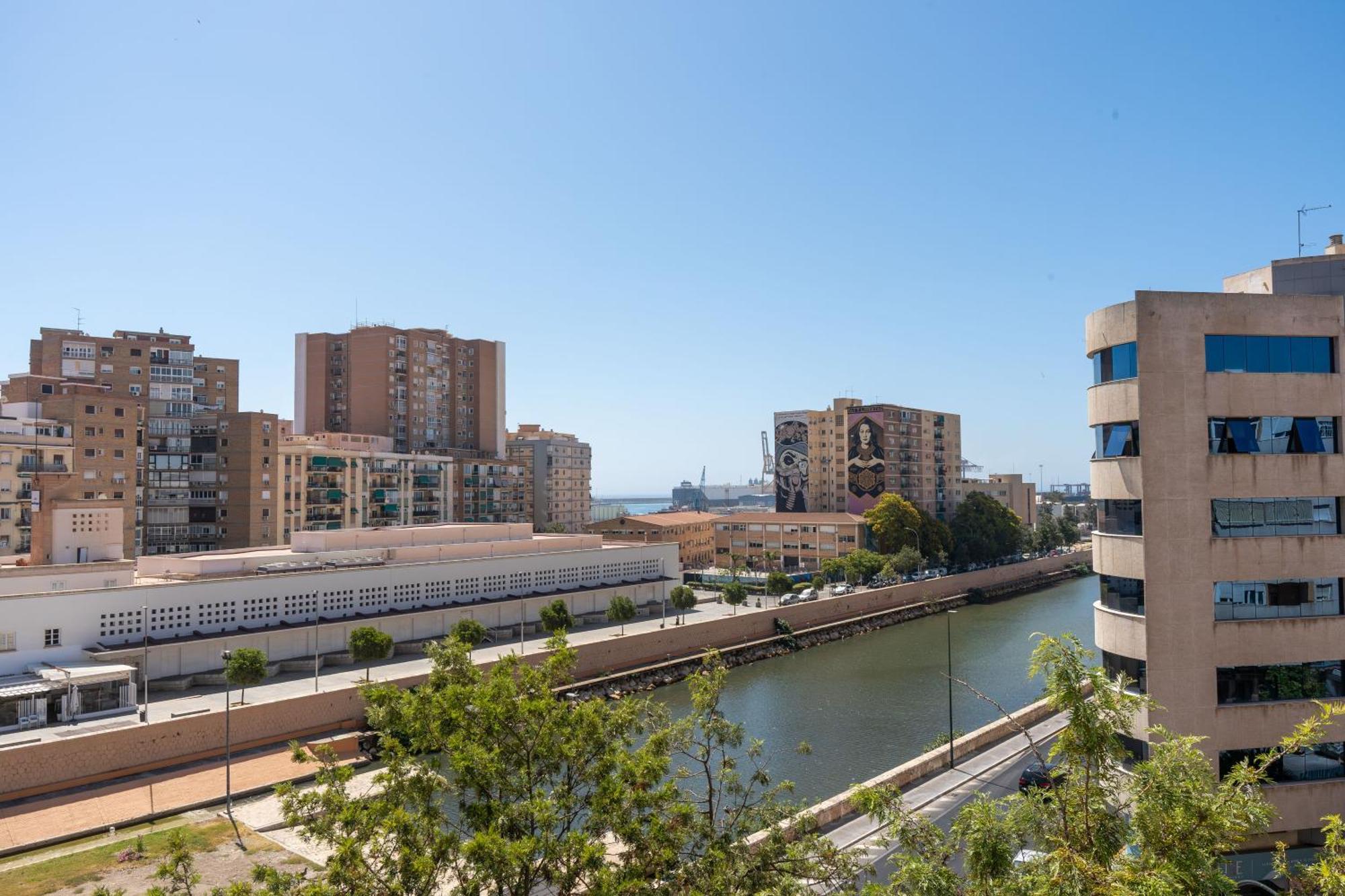 Bubu - Apartamentos En El Centro マラガ エクステリア 写真