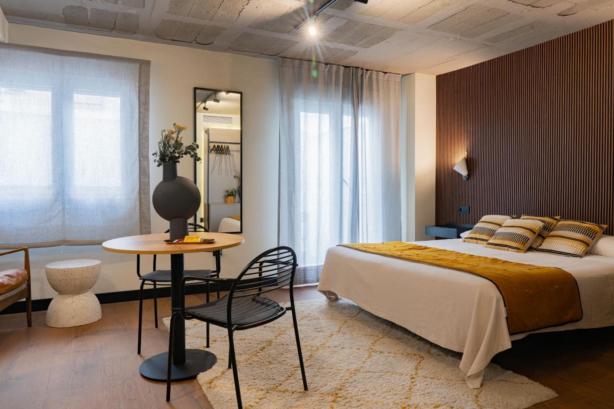 Bubu - Apartamentos En El Centro マラガ エクステリア 写真